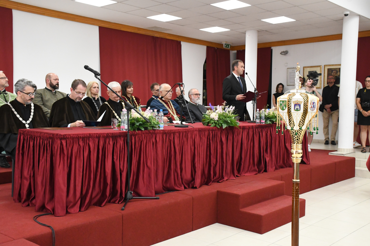 2026-06-26_diplomaoszto_31.jpg